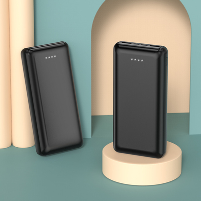 Przenośny bank zasilania z portami wejściowymi Micro USB i typu C dla smartfonów