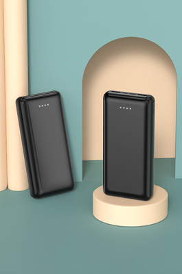 Przenośny bank zasilania z portami wejściowymi Micro USB i typu C dla smartfonów