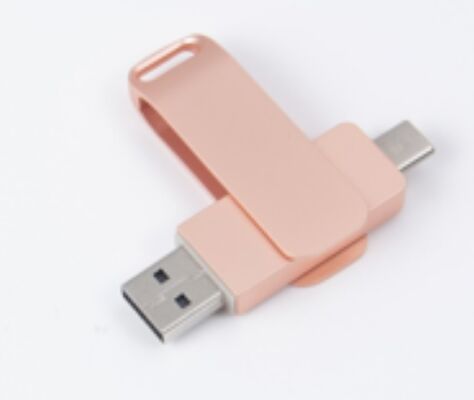 Srebrowy usb Matt 3.0 z typem C zarówno portem usb, jak i napędem flash telefonem i komputerem