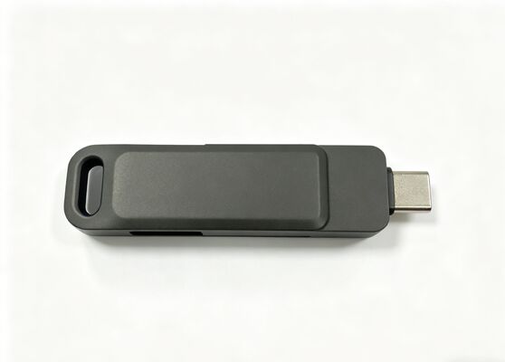Kolor obudowy w kolorze czarnym pistoletowym z matowym złączem USB 3.0 i typem C pasującym do telefonu