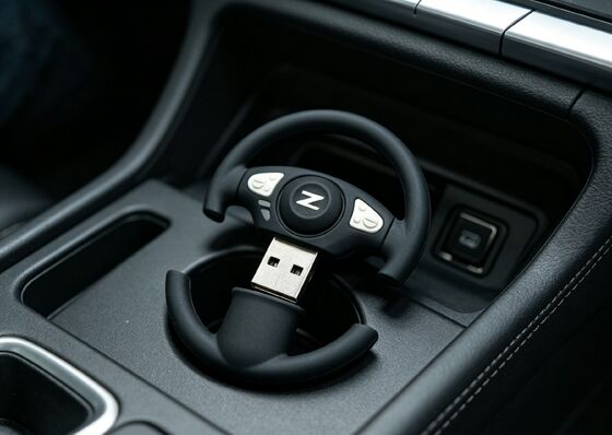 Otwórz formę za pomocą niestandardowych dysków flash USB za pomocą pamięci USB w kształcie kierownicy samochodu