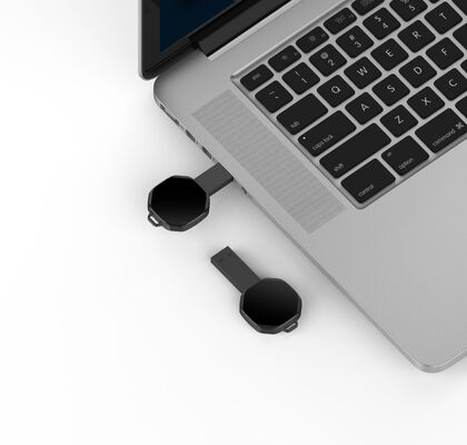 Pamięć USB o świetle LED zdolna do pracy od minus 50 do plus 80 stopni Celsjusza, idealna do obsługi danych o ekstremalnej temperaturze