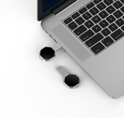 Pamięć USB o świetle LED zdolna do pracy od minus 50 do plus 80 stopni Celsjusza, idealna do obsługi danych o ekstremalnej temperaturze