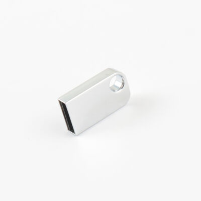 Mini pamięć USB z otworem, w którym można umieścić breloczek do kluczy Metalowa pamięć USB, w której można umieścić spersonalizowane logo laserowe