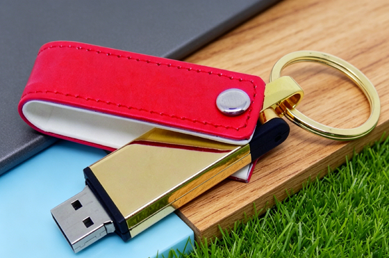 Skórzana pamięć flash USB zgodna z systemem Mac OS Czarny Kolor podstawowy Niestandardowy OEM Stylowa, trwała konstrukcja Idealna na prezenty firmowe