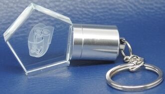 W kształcie butelki Kryształowa pamięć USB 3.0 Szybka prędkość transferu Trwała konstrukcja Kryształowa puszka z grawerowanym logo