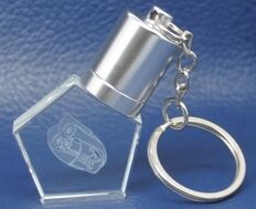 W kształcie butelki Kryształowa pamięć USB 3.0 Szybka prędkość transferu Trwała konstrukcja Kryształowa puszka z grawerowanym logo