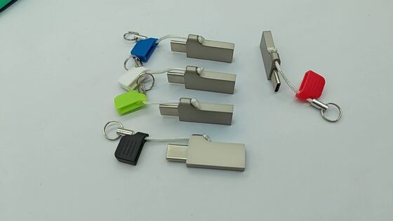 Pamięć flash USB typu c z portem USB A z małą metalową osłoną na łańcuszek umożliwia laserowe i wydrukowanie logo Fast Speed ​​3.2 USB i 3.1 USB