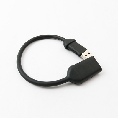 Wyróżniony napęd flash USB z prędkością pisania 50 MB/s i prędkością czytania 100 MB/s