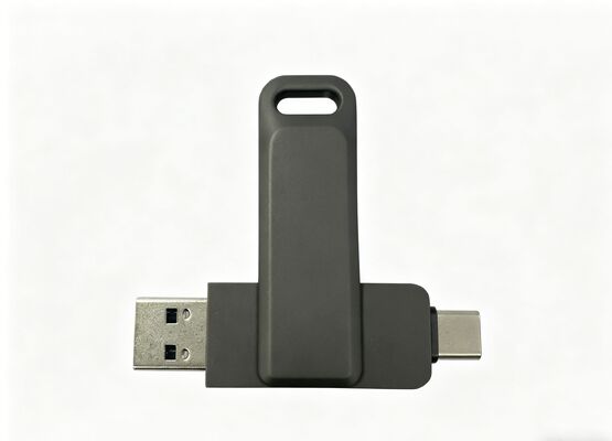 Kolor obudowy w kolorze czarnym pistoletowym z matowym złączem USB 3.0 i typem C pasującym do telefonu