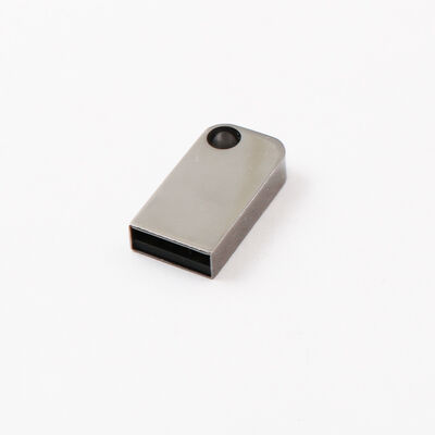 Mini pamięć USB z otworem, w którym można umieścić breloczek do kluczy Metalowa pamięć USB, w której można umieścić spersonalizowane logo laserowe