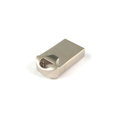 Srebrny z błyszczącym metalowym dyskiem flash USB Duża prędkość przesyłania danych Wytrzymała metalowa obudowa odpowiednia do bezpiecznego przechowywania danych